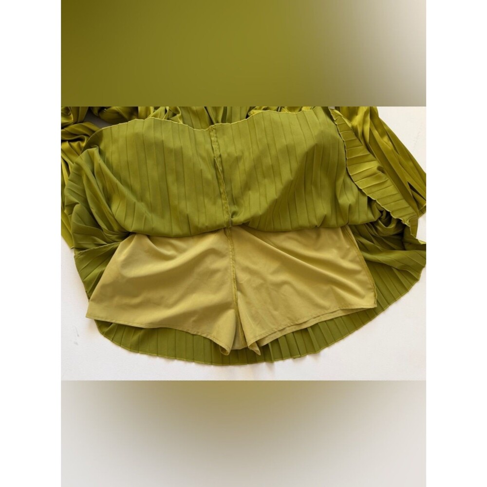 ANDREA IYAMAH
The Lenti Pleated Mini Dress in Onyx (Size S) - Picture 6 of 8
